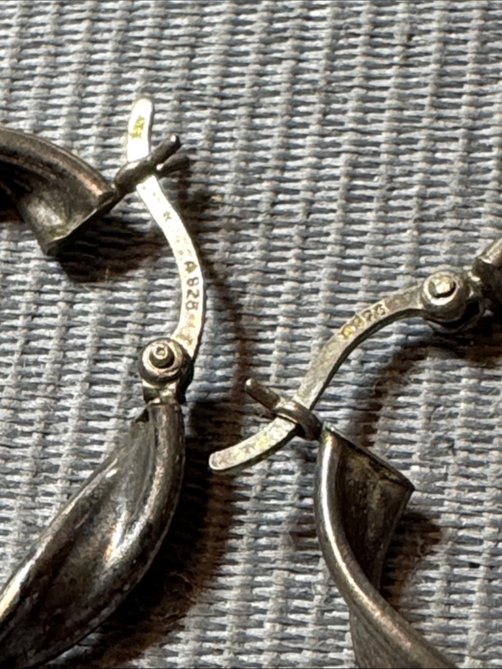 Vintage Source Unknown Twisted Hoop Earrings in Silver - Picture 4 of 5